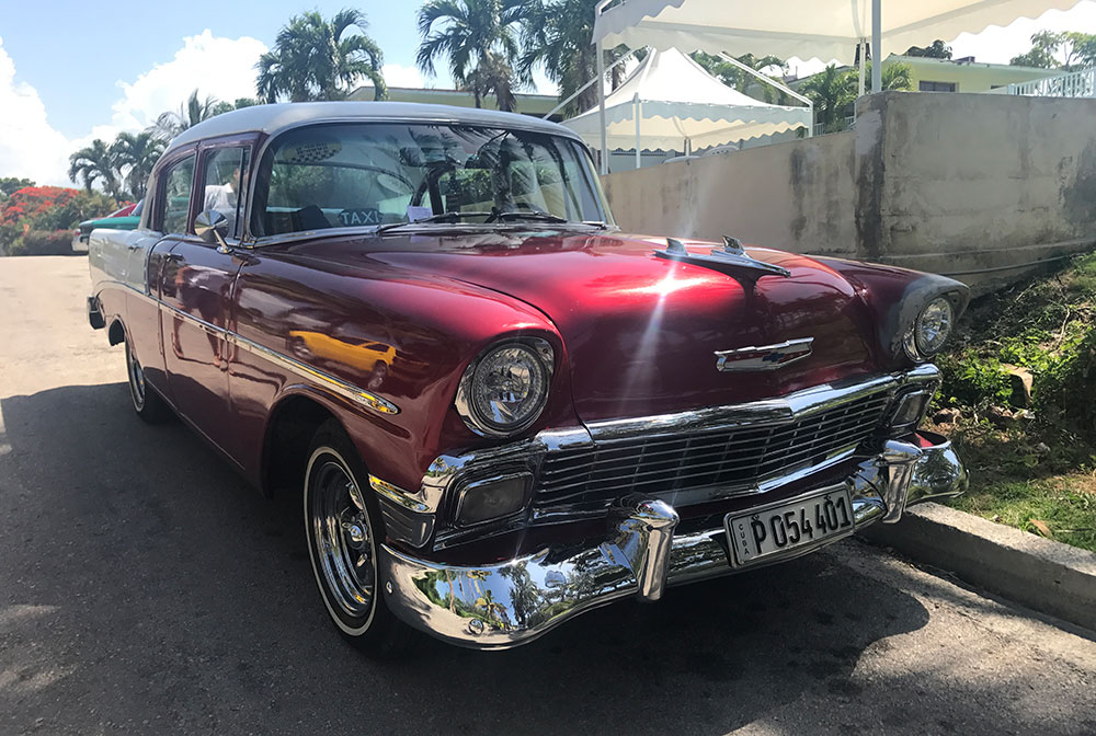 Americans travel in Cuba