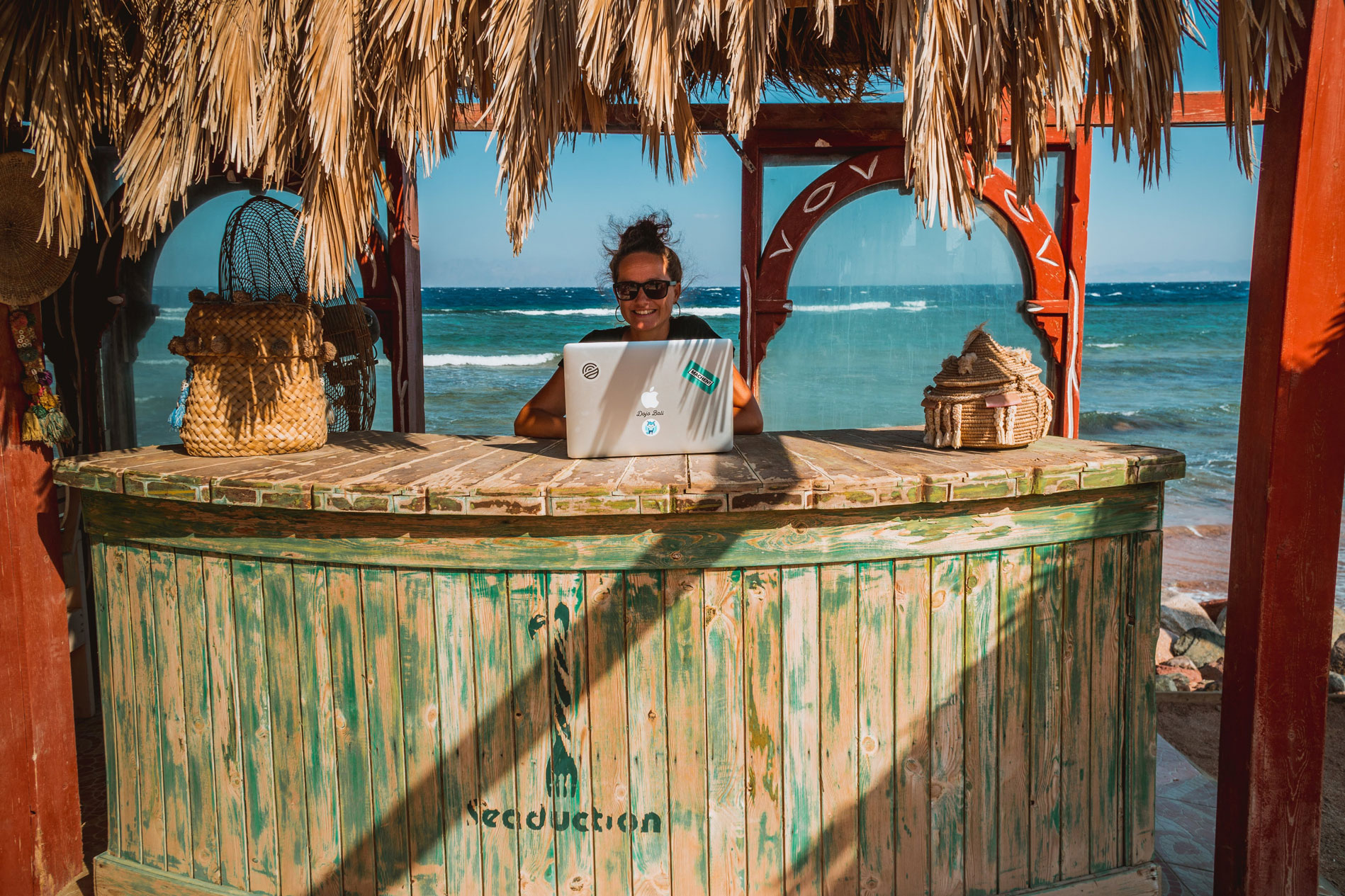 laptop-surf-beach-social-media-website-updates